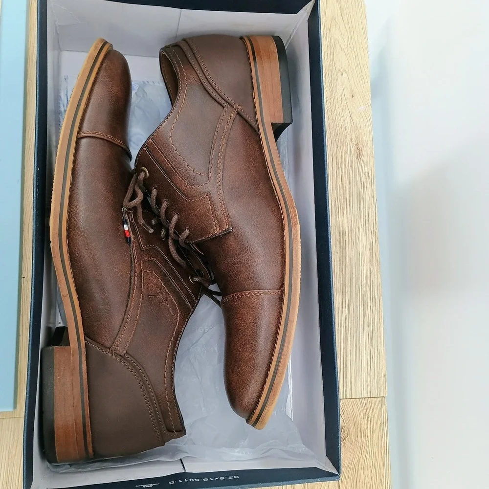 Tommy Hilfiger Banly Men Size 8.5 Brown PU Leather Dress Shoes Cap Toe Oxford